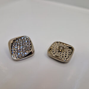 Гудзик на ніжці сріблястий з камінцями (в наявності три кольори та три розміри) - 1,8 см