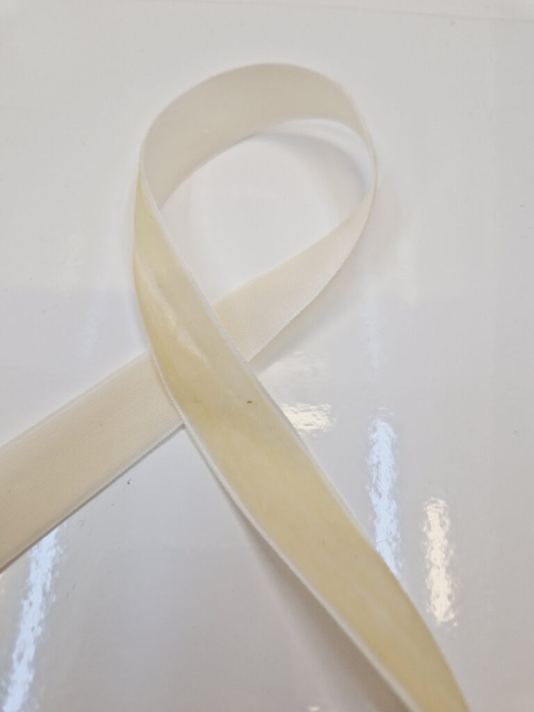 Оксамитова стрічка молочна 2 см