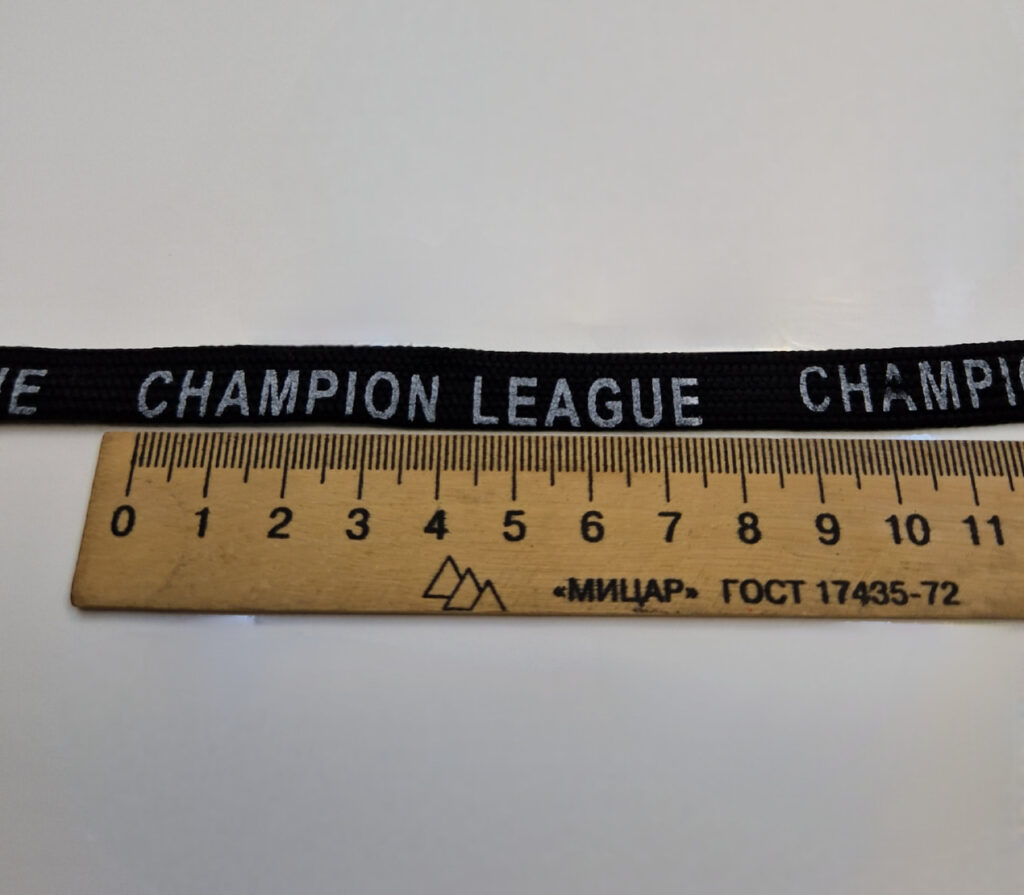 Шнурок плаский чорний з наконечником і написом "champion league" 1.2 м