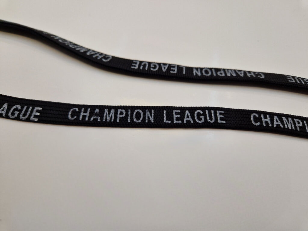 Шнурок плаский чорний з наконечником і написом "champion league" 1.2 м