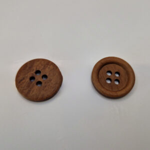 Гудзик з наскрізними отворами, діаметр 1.8 см (в наявності 6 розмірів)