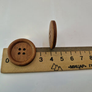 Гудзик з наскрізними отворами, діаметр 2.6 см (в наявності 6 розмірів)