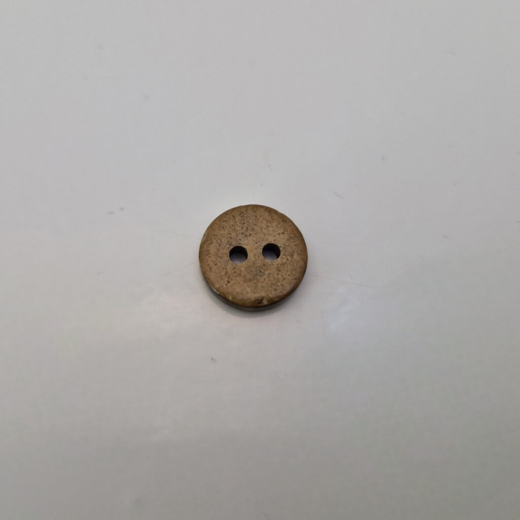 Гудзик з наскрізними отворами, діаметр 1.1 см (в наявності 4 розміри)