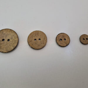 Гудзик з наскрізними отворами, діаметр 1.5 см (в наявності 4 розміри)