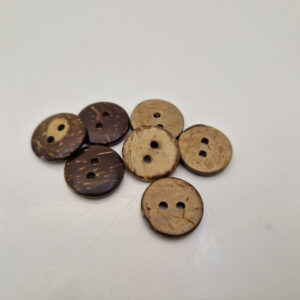 Гудзик з наскрізними отворами, діаметр 1.5 см (в наявності 4 розміри)