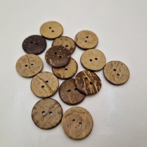 Гудзик з наскрізними отворами, діаметр 2 см (в наявності 4 розміри)