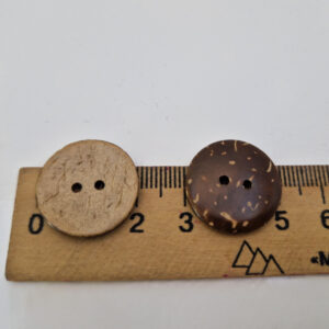 Гудзик з наскрізними отворами, діаметр 2 см (в наявності 4 розміри)