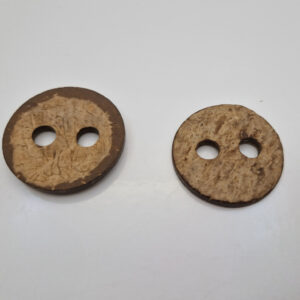 Гудзик з наскрізними отворами, діаметр 3.9 см (в наявності 2 розміри)