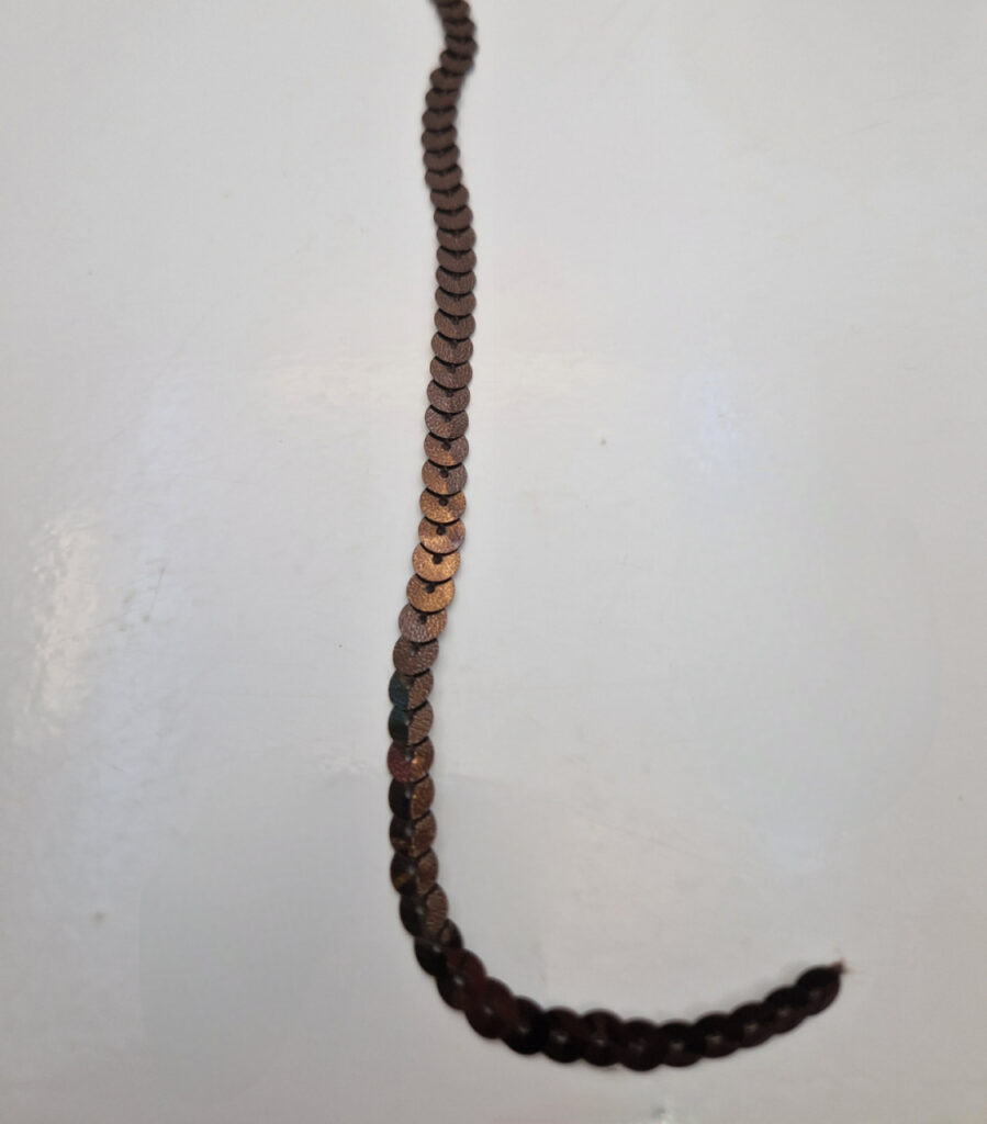 Паєтки на нитці, коричневі