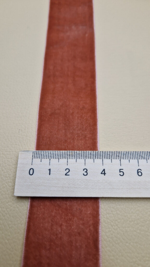 Оксамитова стрічка коричнева (40 мм ± 2 мм)