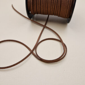 Замшевий шнур плоский коричневий з блиском 3 мм