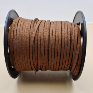 Замшевий шнур плоский коричневий з блиском 3 мм