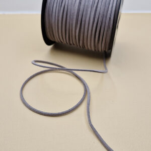 Замшевий шнур плоский сірий матовий 3 мм