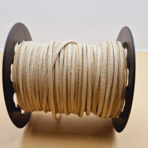 Замшевий шнур плоский бежевий матовий 3 мм