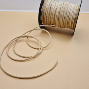 Замшевий шнур плоский бежевий матовий 3 мм