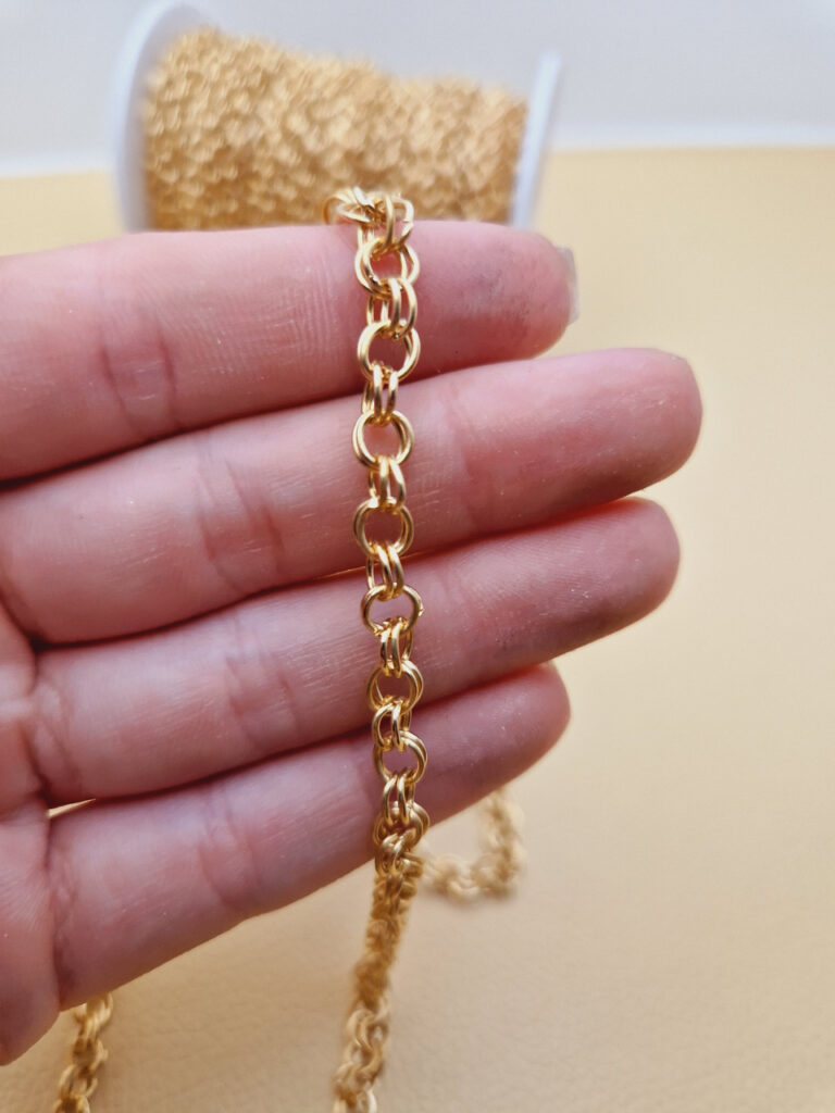 Декоративний ланцюг колір золото — метал, золотистий