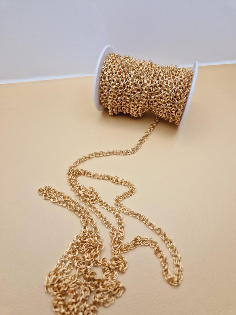 Декоративний ланцюг колір золото — метал, золотистий