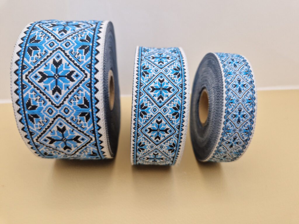 Стрічка з українським орнаментом блакитна, 30 мм