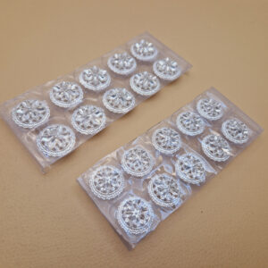 Гудзик металевий на ніжці стріблястий з камінцями (в наявності два розміри) - 2.3 см