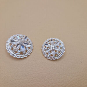 Гудзик металевий на ніжці стріблястий з камінцями (в наявності два розміри) - 2.3 см