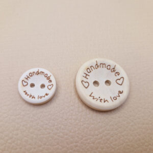 Гудзик з наскрізними отворами, діаметр 1.5 см (в наявності 2 розміри)