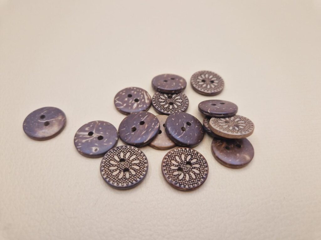 Гудзик з наскрізними отворами, діаметр 1.8 см