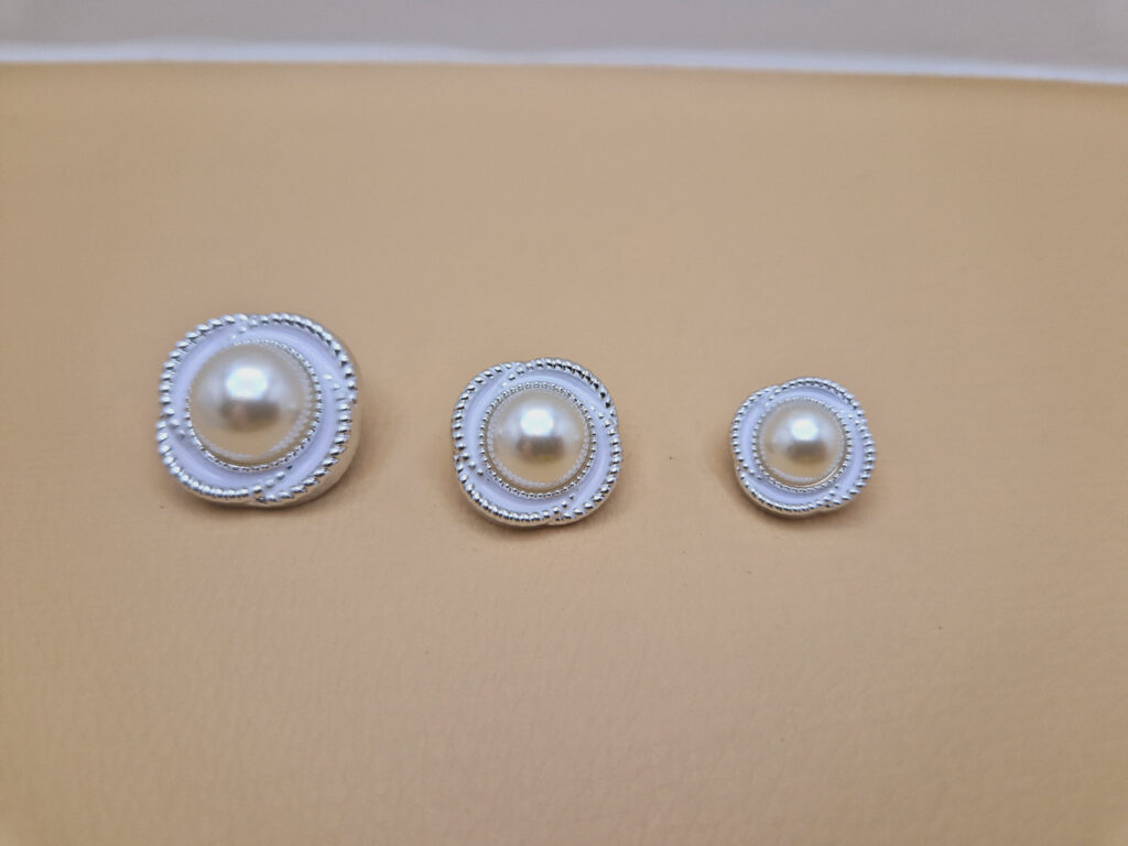 Гудзик на ніжці срібляста (в наявності три розміри) - 2.3 см