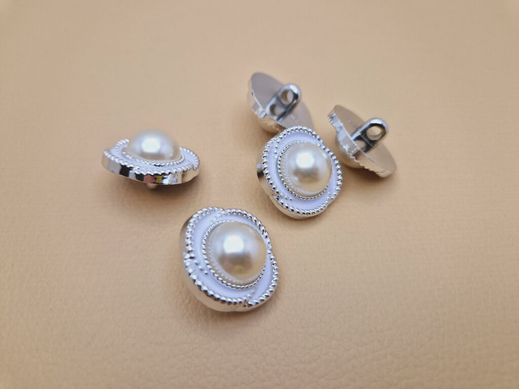 Гудзик на ніжці срібляста (в наявності три розміри) - 2.3 см