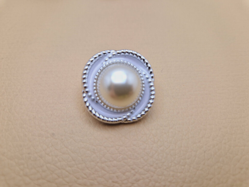 Гудзик на ніжці срібляста (в наявності три розміри) - 2.3 см