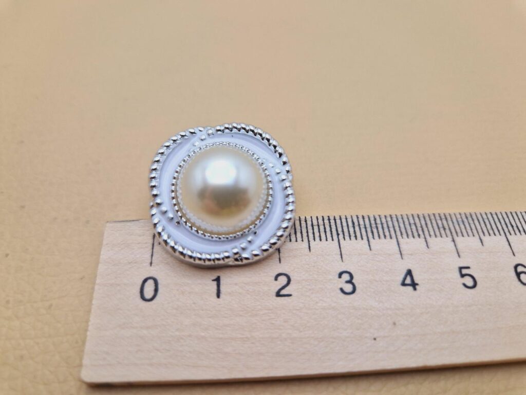 Гудзик на ніжці срібляста (в наявності три розміри) - 2.3 см