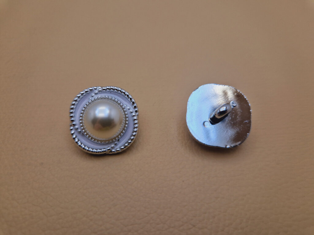 Гудзик на ніжці срібляста (в наявності три розміри) - 2.3 см