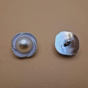 Гудзик на ніжці срібляста (в наявності три розміри) - 2.3 см