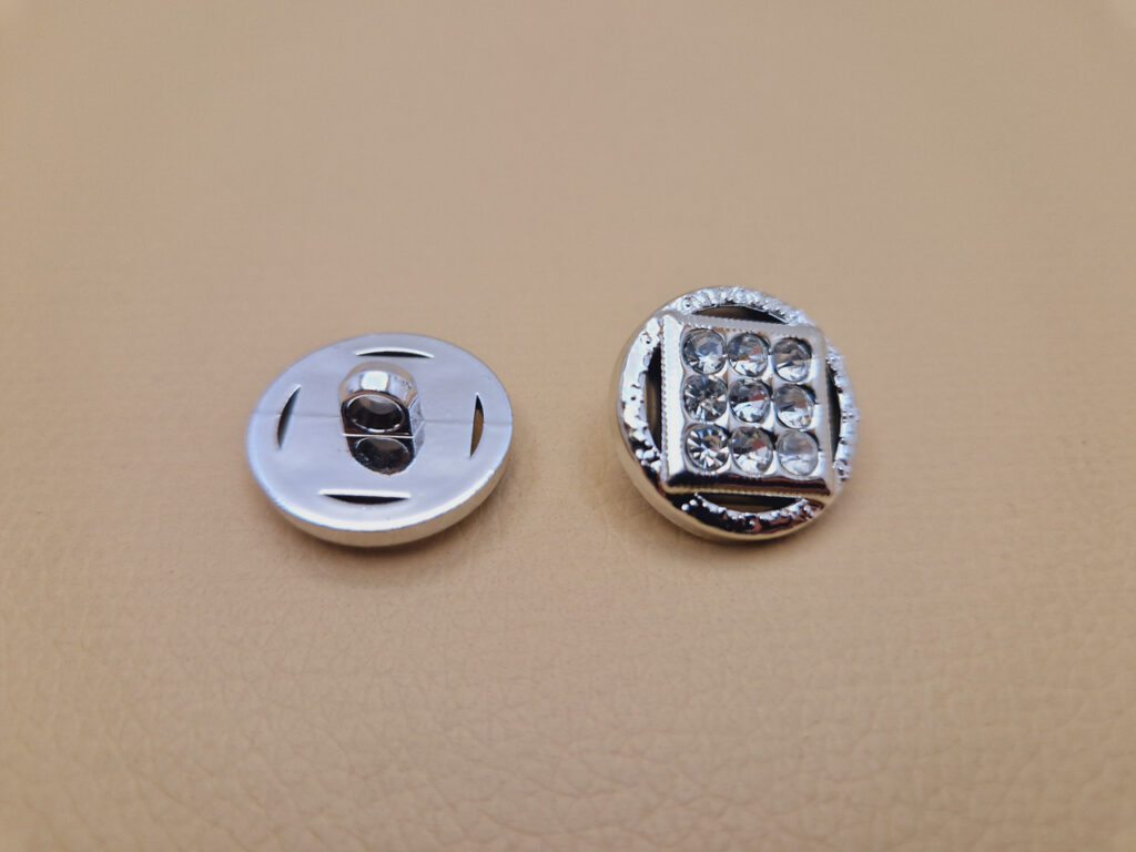 Гудзик на ніжці сріблястий - 2.1 см