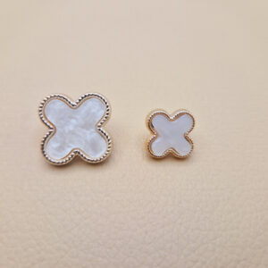 Гудзик на ніжці білий ван кліф (в наявності два розміри) - 2.3 см