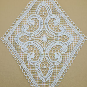 Серветка ажурна вʼязана біла
