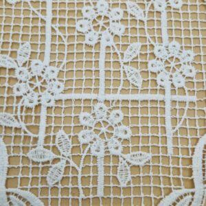 Серветка ажурна вʼязана біла